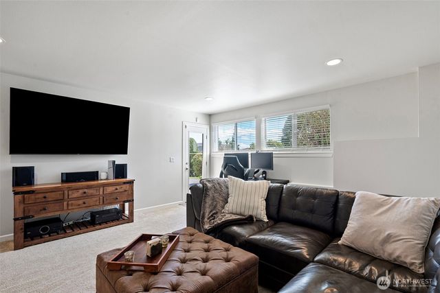 7989 E Barsay Lane, Port Orchard, WA 98366