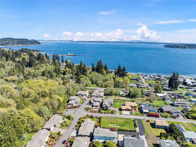 7989 E Barsay Lane, Port Orchard, WA 98366