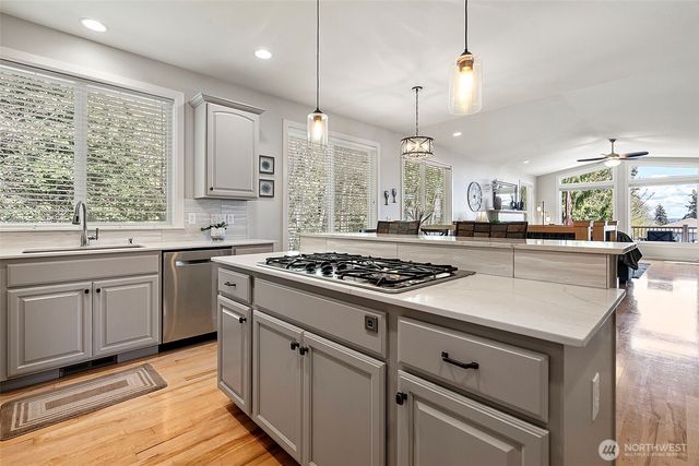 7989 E Barsay Lane, Port Orchard, WA 98366