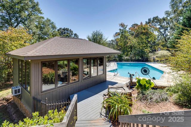 285 Old Batson Road, Taylors, SC 29687