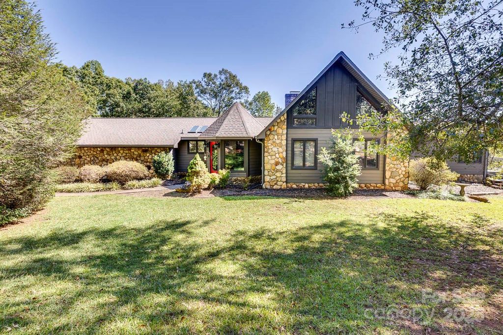 285 Old Batson Road, Taylors, SC 29687