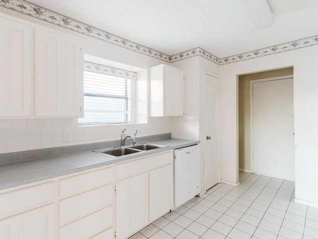 6825 Longleaf Lane, Fort Worth, TX 76137