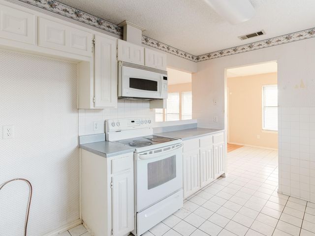 6825 Longleaf Lane, Fort Worth, TX 76137