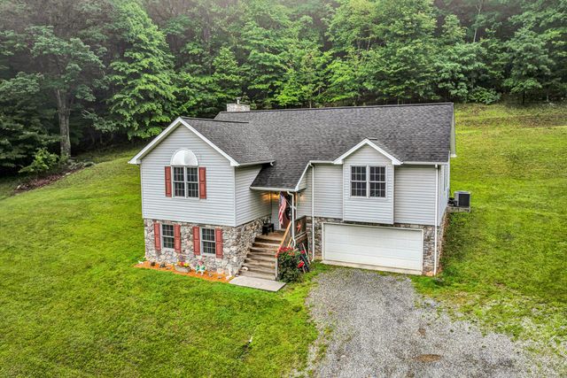 7123 Tall Oak LN, Roanoke, VA 24018