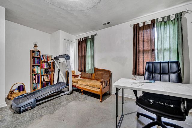 7123 Tall Oak LN, Roanoke, VA 24018