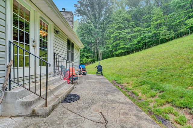 7123 Tall Oak LN, Roanoke, VA 24018