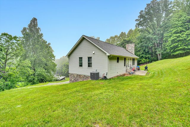 7123 Tall Oak LN, Roanoke, VA 24018