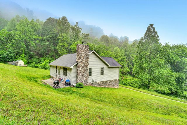 7123 Tall Oak LN, Roanoke, VA 24018