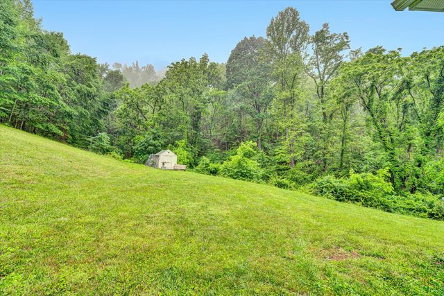 7123 Tall Oak LN, Roanoke, VA 24018