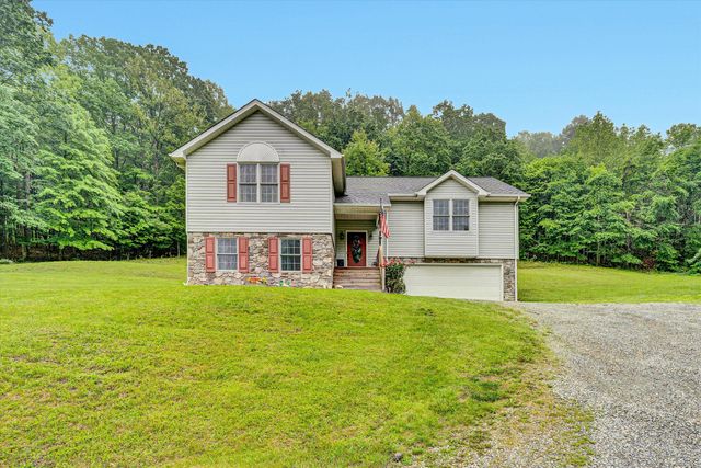 7123 Tall Oak LN, Roanoke, VA 24018
