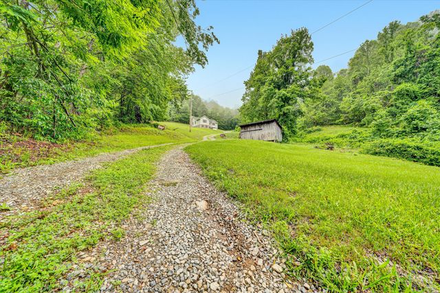 7123 Tall Oak LN, Roanoke, VA 24018