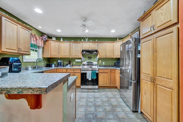 7123 Tall Oak LN, Roanoke, VA 24018