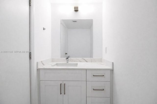 92 SW 3rd St 4310, Miami, FL 33130