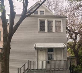 4015 S Maplewood Avenue, Chicago, IL 60632