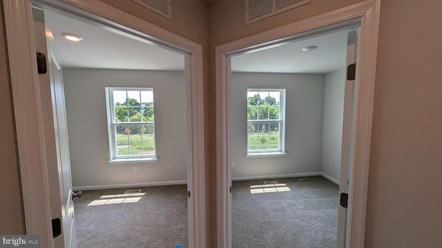 572 SWAMP CREEK RD, Bechtelsville, PA 19505