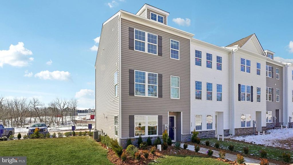 572 SWAMP CREEK RD, Bechtelsville, PA 19505