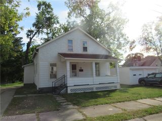14 Elm Street, Bedford, OH 44146