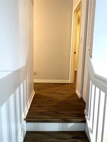 543 Racquet Club Rd 33, Weston, FL 33326