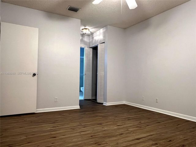 543 Racquet Club Rd 33, Weston, FL 33326