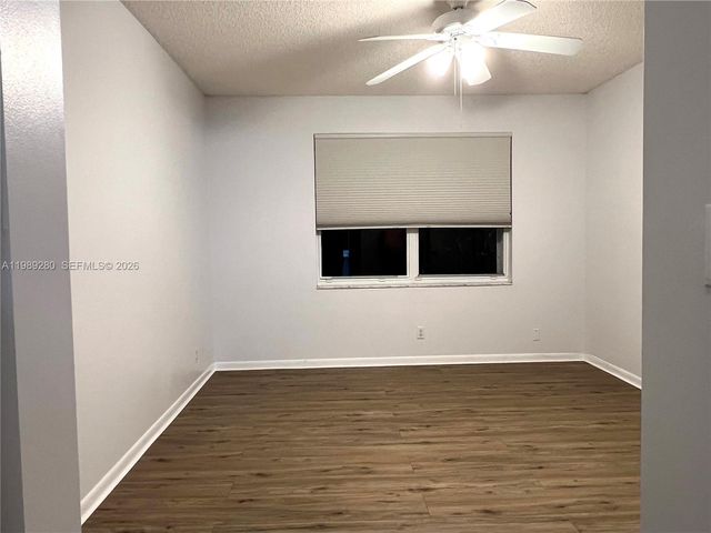 543 Racquet Club Rd 33, Weston, FL 33326