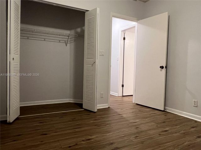 543 Racquet Club Rd 33, Weston, FL 33326