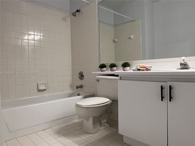 543 Racquet Club Rd 33, Weston, FL 33326