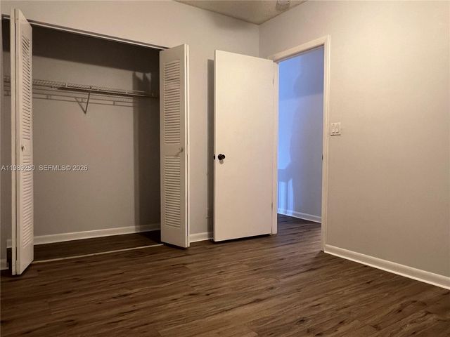 543 Racquet Club Rd 33, Weston, FL 33326