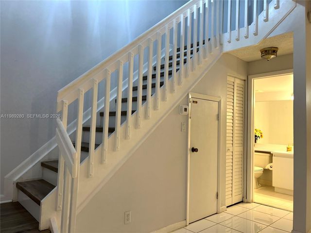 543 Racquet Club Rd 33, Weston, FL 33326