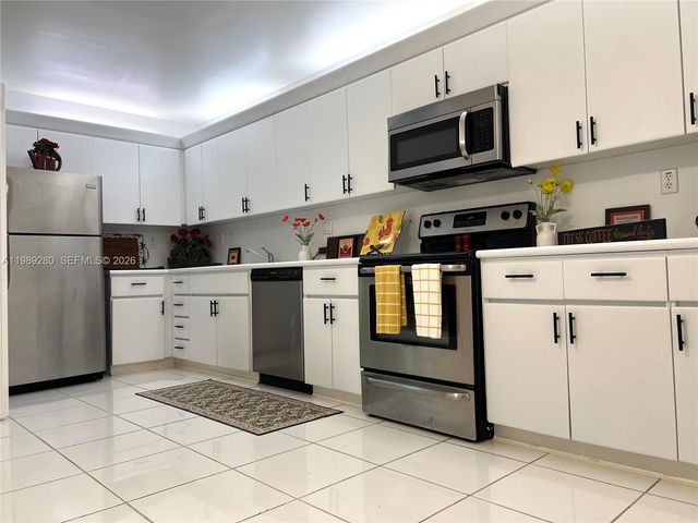 543 Racquet Club Rd 33, Weston, FL 33326