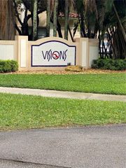 543 Racquet Club Rd 33, Weston, FL 33326