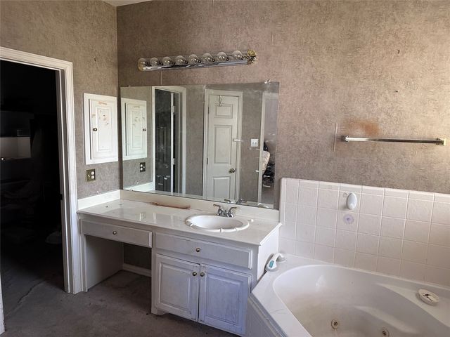 4704 Tearose Trail, Fort Worth, TX 76123