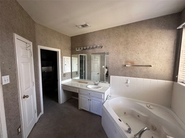4704 Tearose Trail, Fort Worth, TX 76123