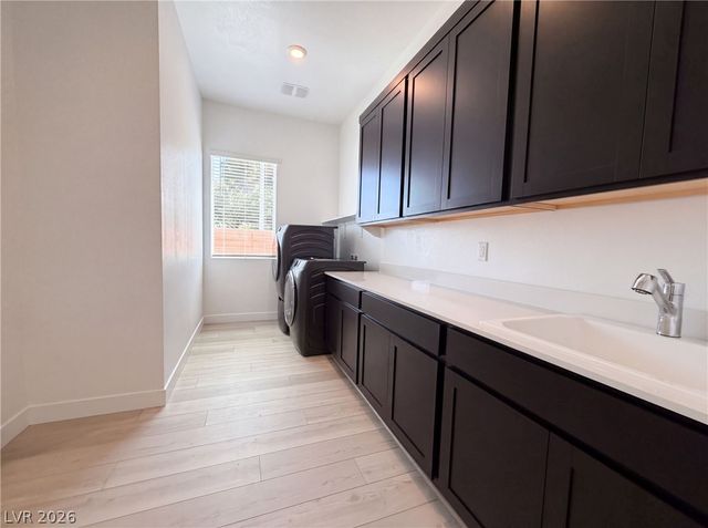 8289 Warbonnet Way, Las Vegas, NV 89113