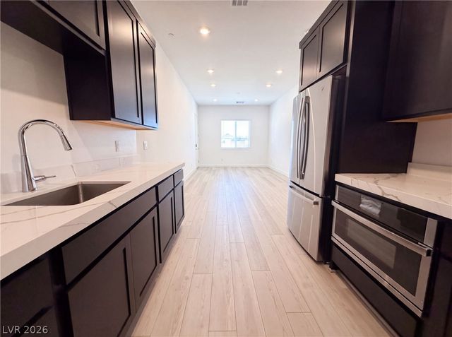 8289 Warbonnet Way, Las Vegas, NV 89113