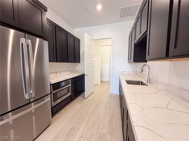 8289 Warbonnet Way, Las Vegas, NV 89113