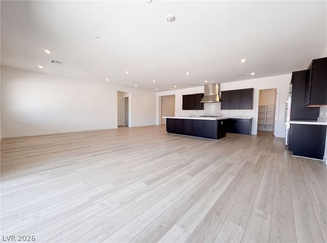 8289 Warbonnet Way, Las Vegas, NV 89113