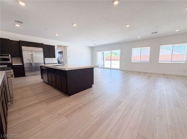 8289 Warbonnet Way, Las Vegas, NV 89113