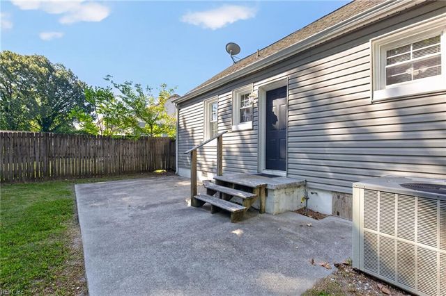 28 Monroe DR, Hampton, VA 23669