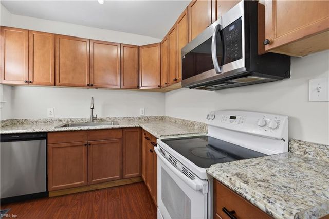 28 Monroe DR, Hampton, VA 23669