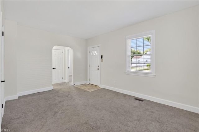 28 Monroe DR, Hampton, VA 23669