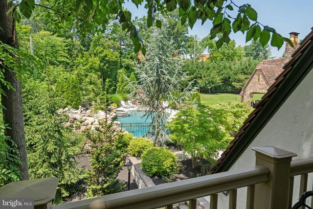 1952 CANTERBURY RD, Abington, PA 19001