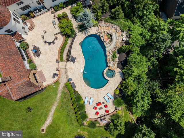 1952 CANTERBURY RD, Abington, PA 19001