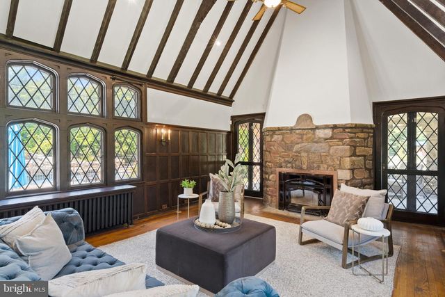 1952 CANTERBURY RD, Abington, PA 19001