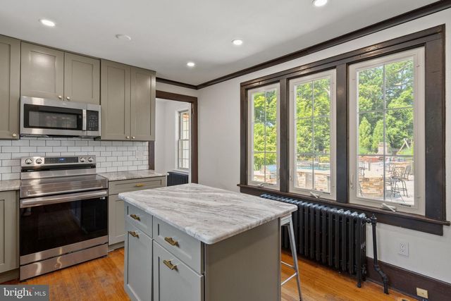 1952 CANTERBURY RD, Abington, PA 19001