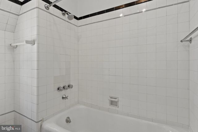 1952 CANTERBURY RD, Abington, PA 19001