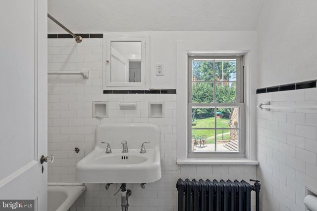1952 CANTERBURY RD, Abington, PA 19001