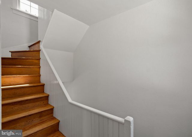 1952 CANTERBURY RD, Abington, PA 19001