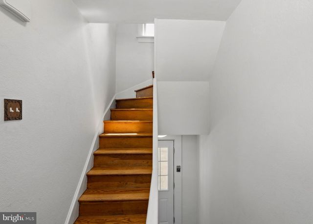 1952 CANTERBURY RD, Abington, PA 19001
