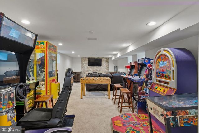 1952 CANTERBURY RD, Abington, PA 19001