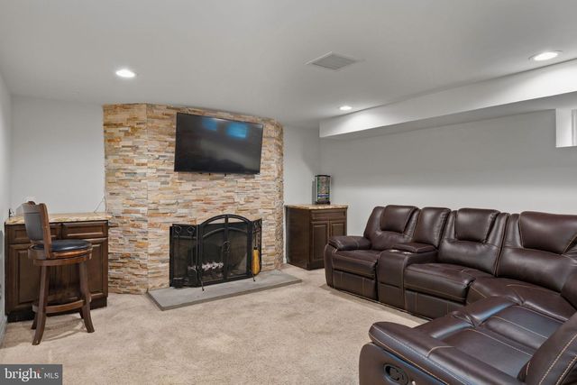 1952 CANTERBURY RD, Abington, PA 19001